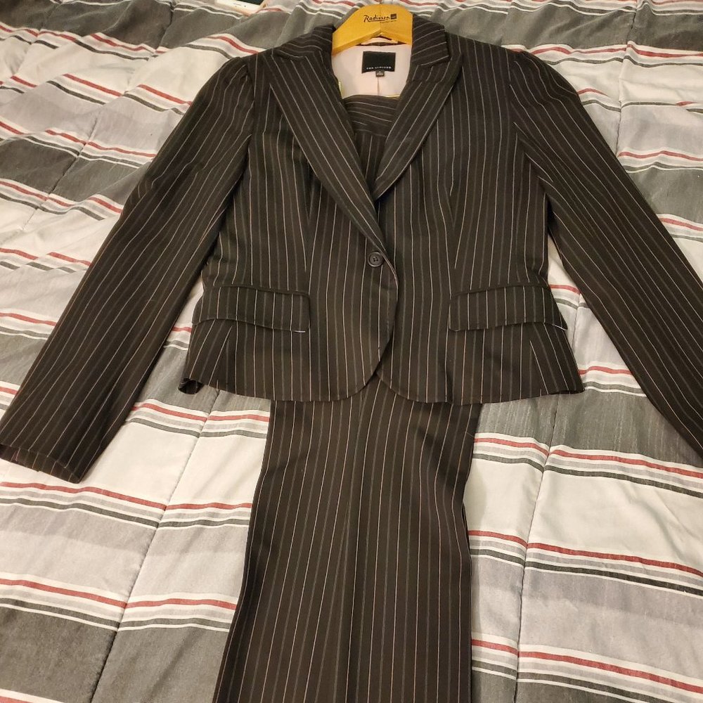 The Limited suit, size 8 jacket, size 4 pants